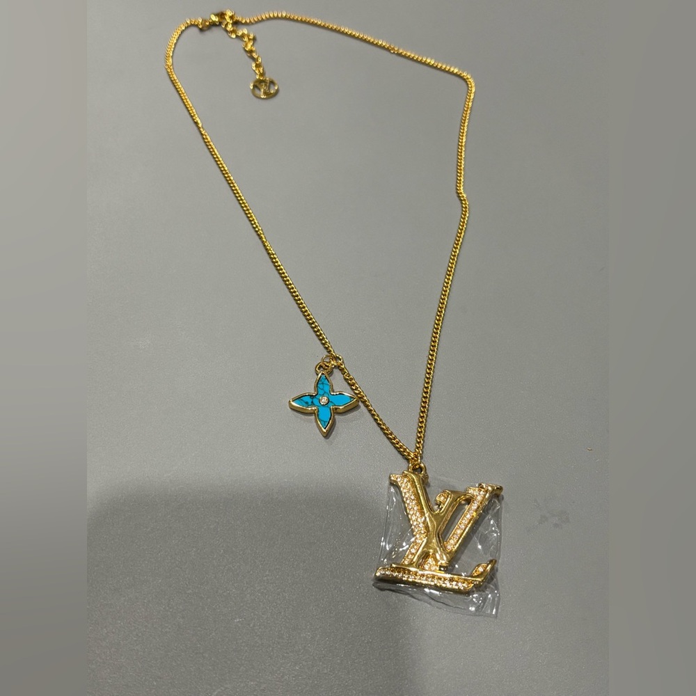 brand new men’s LV chain